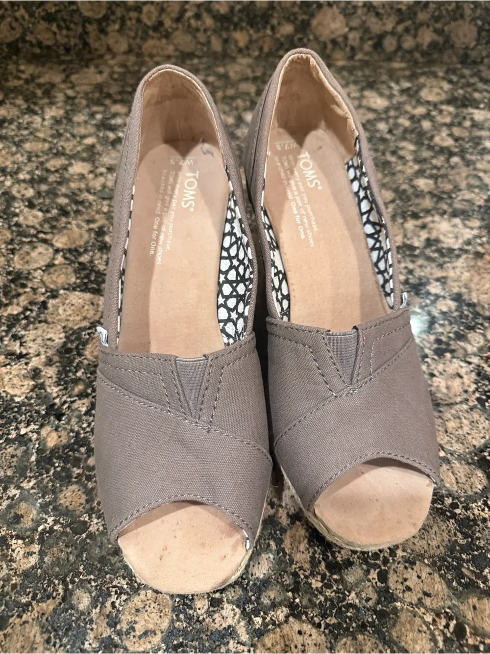 TOMS Calypso canvas, ladies wedge shoe excellent condition, 7 1/2